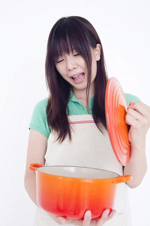 色彩が鮮やかな冷酒グラスを販売する店